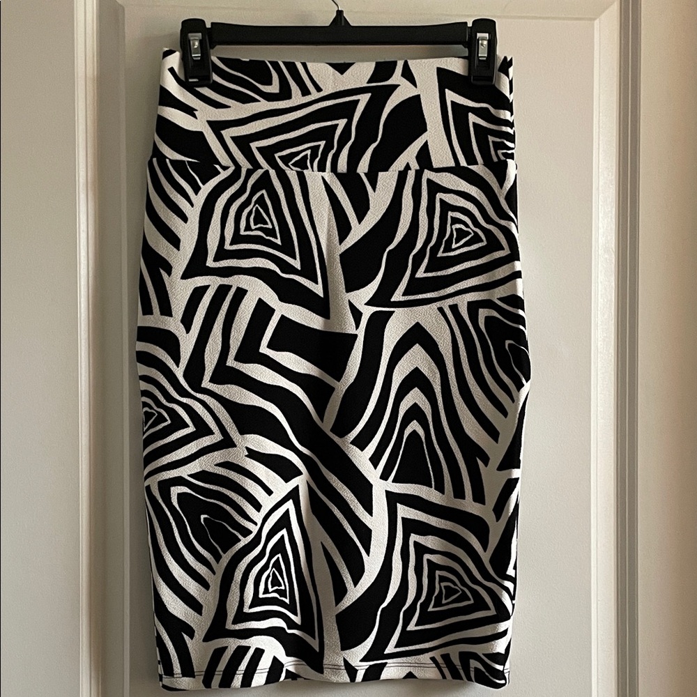 BOGO LuLaRoe Black and white pattern Pencil Skirt Cassie XS